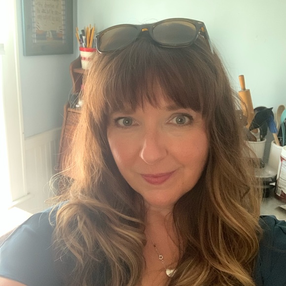Meet your Posher, Lisa - Picture 1 of 1